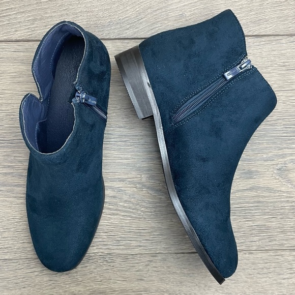 Wanted Dipper Ankle Bootie with V-Cut Detail Size 8M - NIB! - Picture 12 of 17